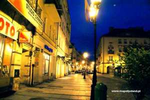 Main-Market-Square-at-night-Kalisz